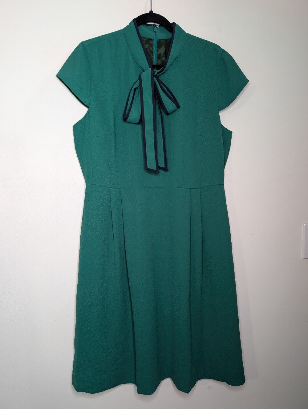 J.Crew Emerald Green Tie Neck A-Line Dress Size 14 NWT Cap Sleeve Midi - Picture 2 of 10